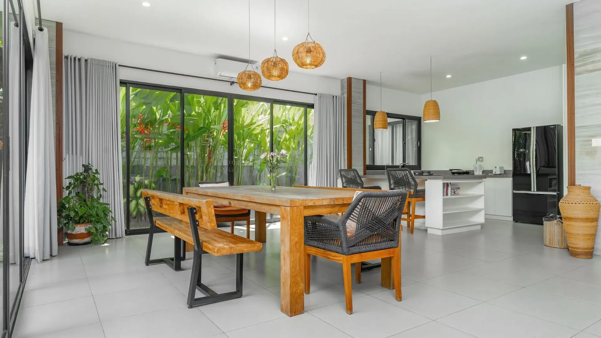 Villa Damai Canggu 세미냑
